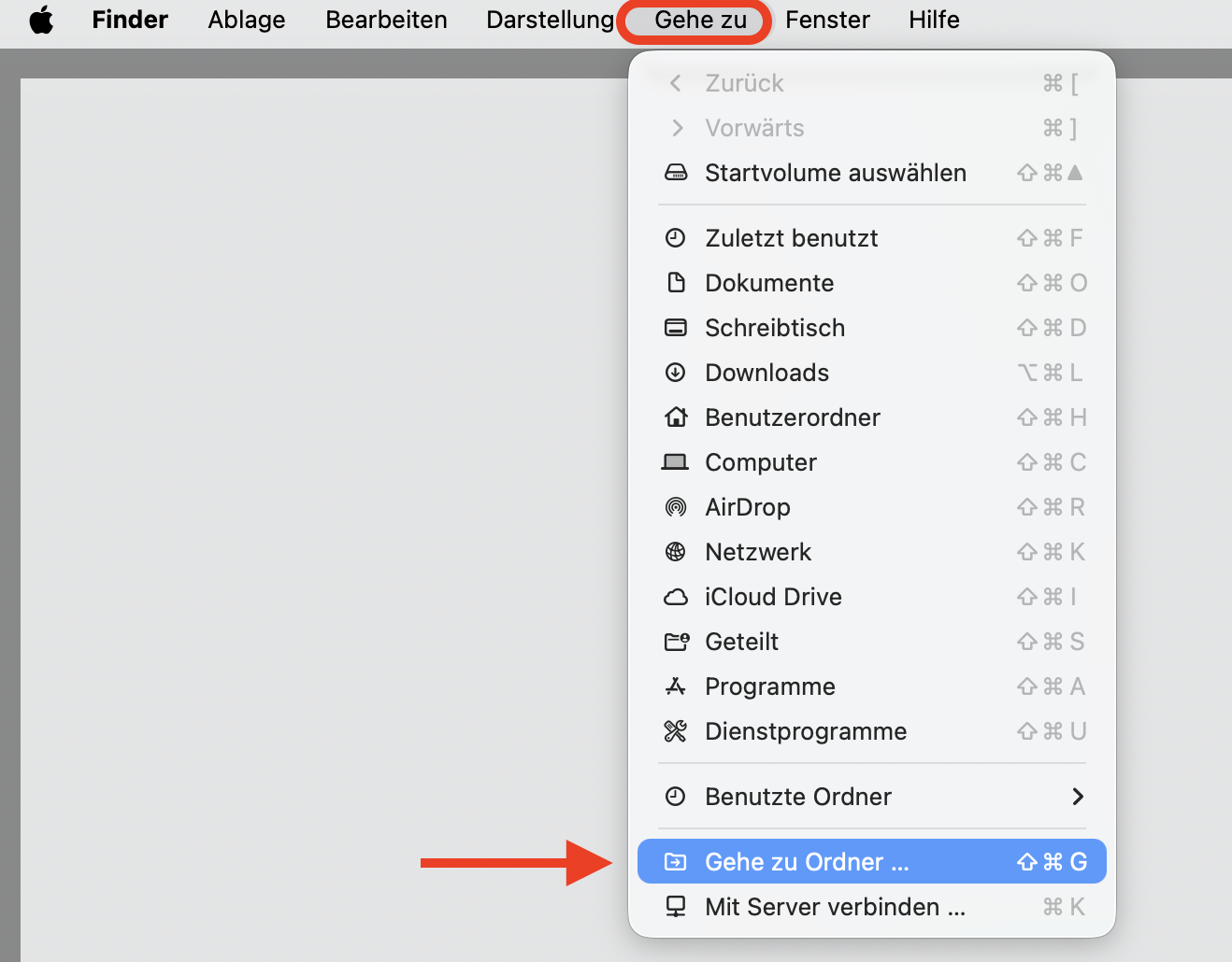 Öffnen Sie den Finder auf dem macOS mit Monterey und wählen Sie in der oberen Symbolleiste Gehe zu aus, bevor Sie auf Gehe zum Ordner klicken. Hier können Sie ~/Library/Caches eingeben und alles löschen.