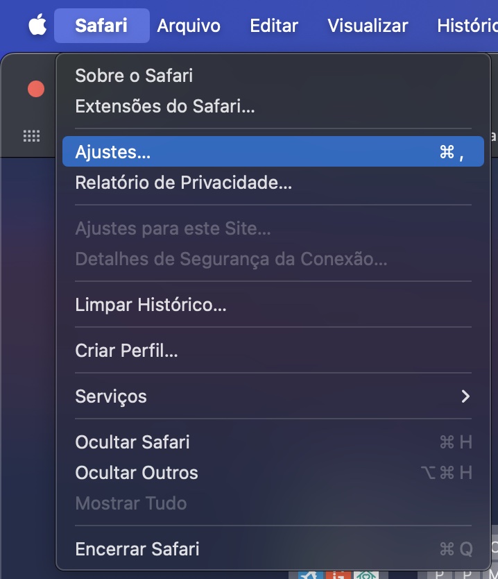 Para limpar o cache do navegador no Safari, abra o Safari no seu Mac e vá até o menu Safari. Em seguida, localize e escolha Ajustes.