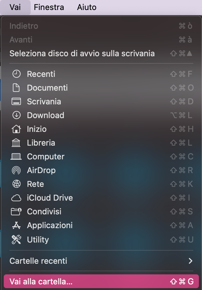 Per eliminare Safari tramite Finder, apri l’app Finder dal Dock del Mac. Poi clicca su Vai > Vai alla cartella nel menu in alto.