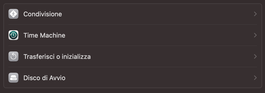 Il ripristino alle impostazioni di fabbrica del Mac dovrebbe essere considerato solo come ultima risorsa, ma è possibile farlo da Impostazioni di sistema > Trasferisci o inizializza. Da qui puoi scegliere l’opzione che preferisci.