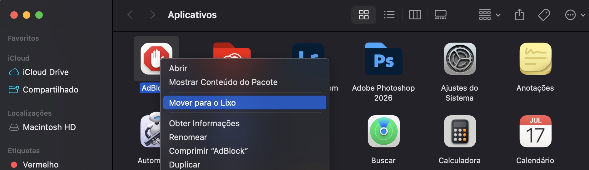 A pasta Aplicativos dentro do Finder no Mac. Clique com o botão direito em um aplicativo malicioso que deseja excluir, depois selecione Mover para o Lixo.