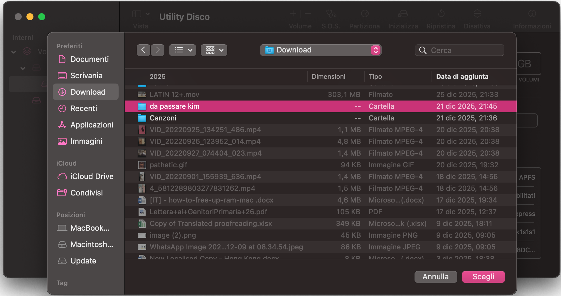 Per continuare, scegli una cartella da cifrare in Utility Disco di macOS, trovandone la posizione nel pannello di navigazione. Clicca su Scegli. 