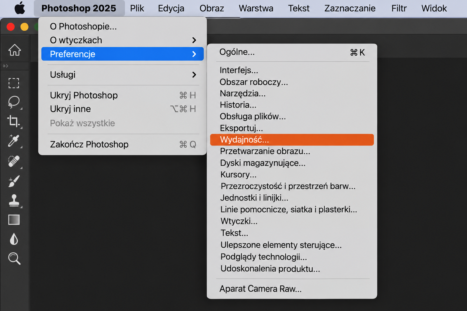 Aby zwiększyć limit pamięci RAM dla Photoshopa na Macu, otwórz aplikację i przejdź do menu Photoshop > Ustawienia > Wydajność.