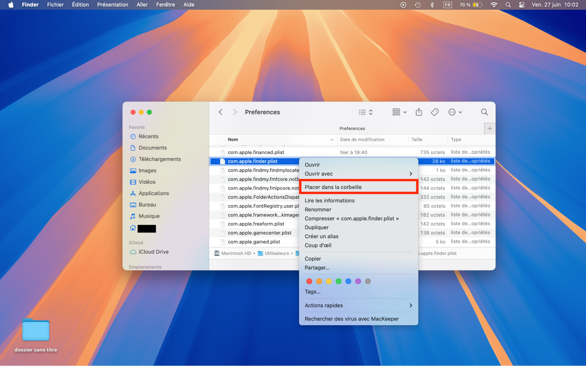 Pour supprimer vos fichiers de préférences ou fichiers PLIST, cherchez le fichier com.apple.finder.plist et faites-en une copie de sauvegarde. Ensuite, placez-le dans la Corbeille, située dans le Dock. Vous pouvez sinon faire un clic droit dessus et sélectionner l’option Placer dans la Corbeille.