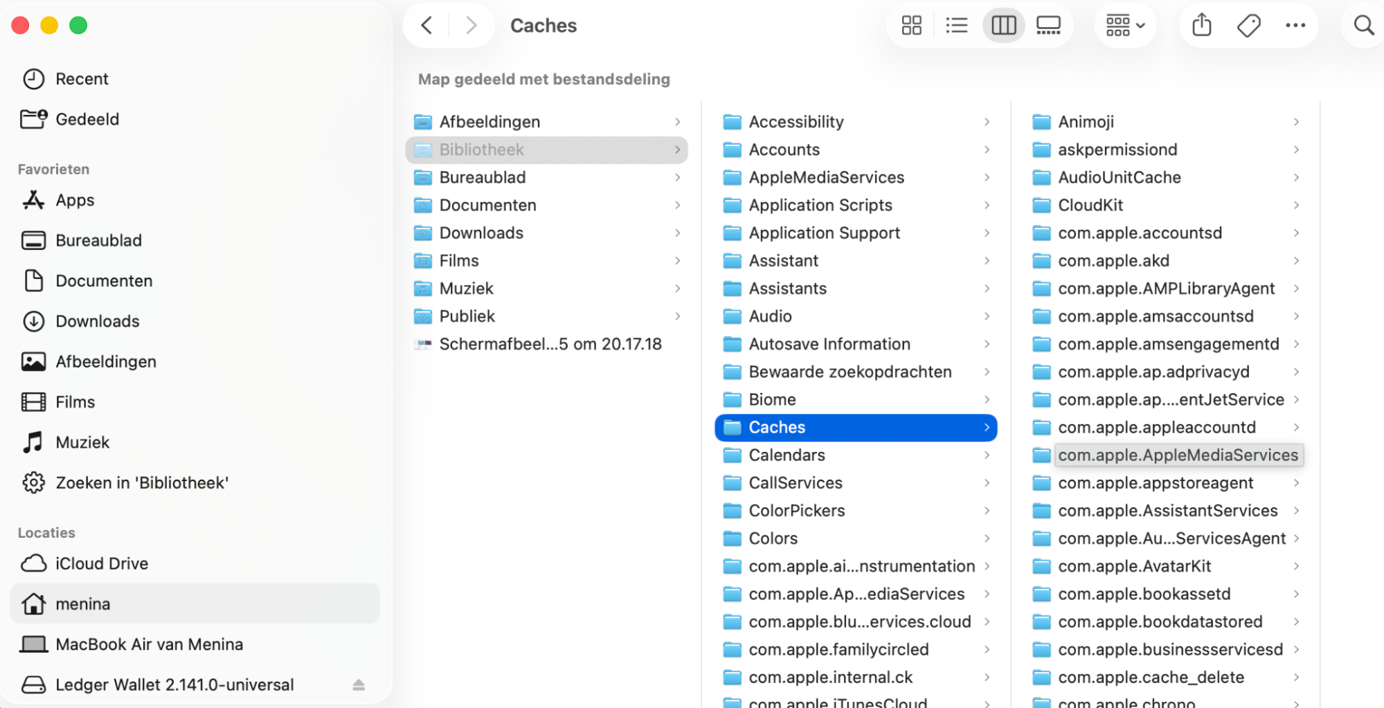In de map Bibliotheek vind je de aparte map Caches. Open deze en verwijder de specifieke of alle aanwezige bestanden door ze naar de Prullenmand te verplaatsen.