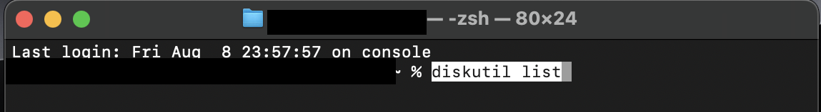 Apri Terminale dalla cartella Applicazioni, quindi esegui il comando diskutil list, che elencherà tutti i dispositivi di archiviazione collegati al tuo Mac.