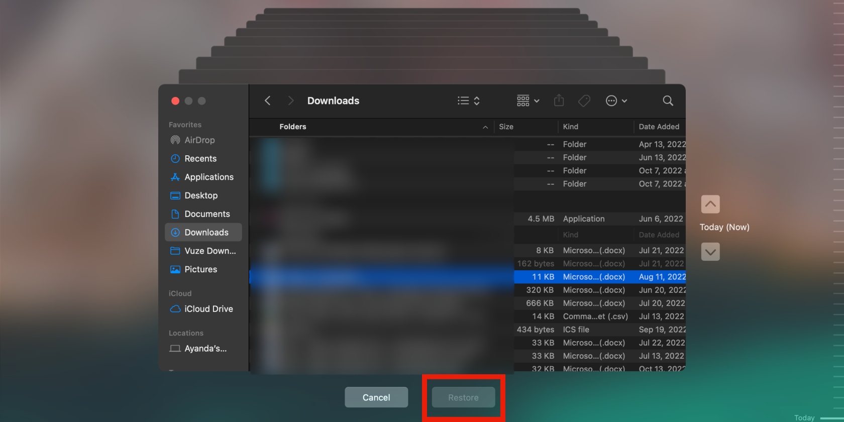 Por último, para ir con el proceso de restauración de archivos en un MacBook, elige el archivo necesario en tu dispositivo y utiliza la opción Restaurar en la parte inferior central de la pantalla. Por último, para ir con el proceso de restauración de archivos en un MacBook, elige el archivo necesario en tu dispositivo y utiliza la opción Restaurar en la parte inferior central de la pantalla.