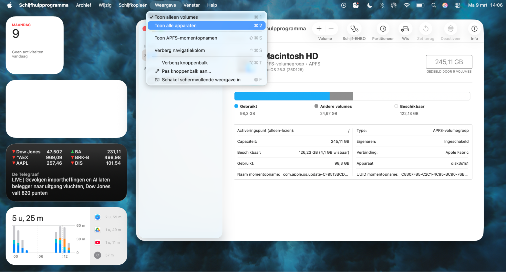 Om EHBO uit te voeren, kies je wanneer Schijfhulpprogramma is geopend in de menubalk Weergave > Toon alle apparaten, als deze optie beschikbaar is. Containers en volumes worden in de navigatiekolom onder elke schijf weergegeven. De structuur is: Schijf > Container > Volume, waarbij elk niveau binnen het vorige is genest.