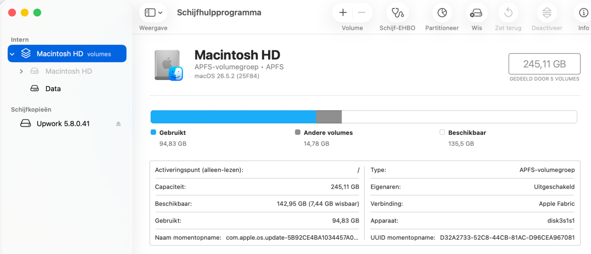 Selecteer in Schijfhulpprogramma de systeemschijf van uw Mac in de zijbalk. Controleer of de naam geen speciale tekens bevat.
