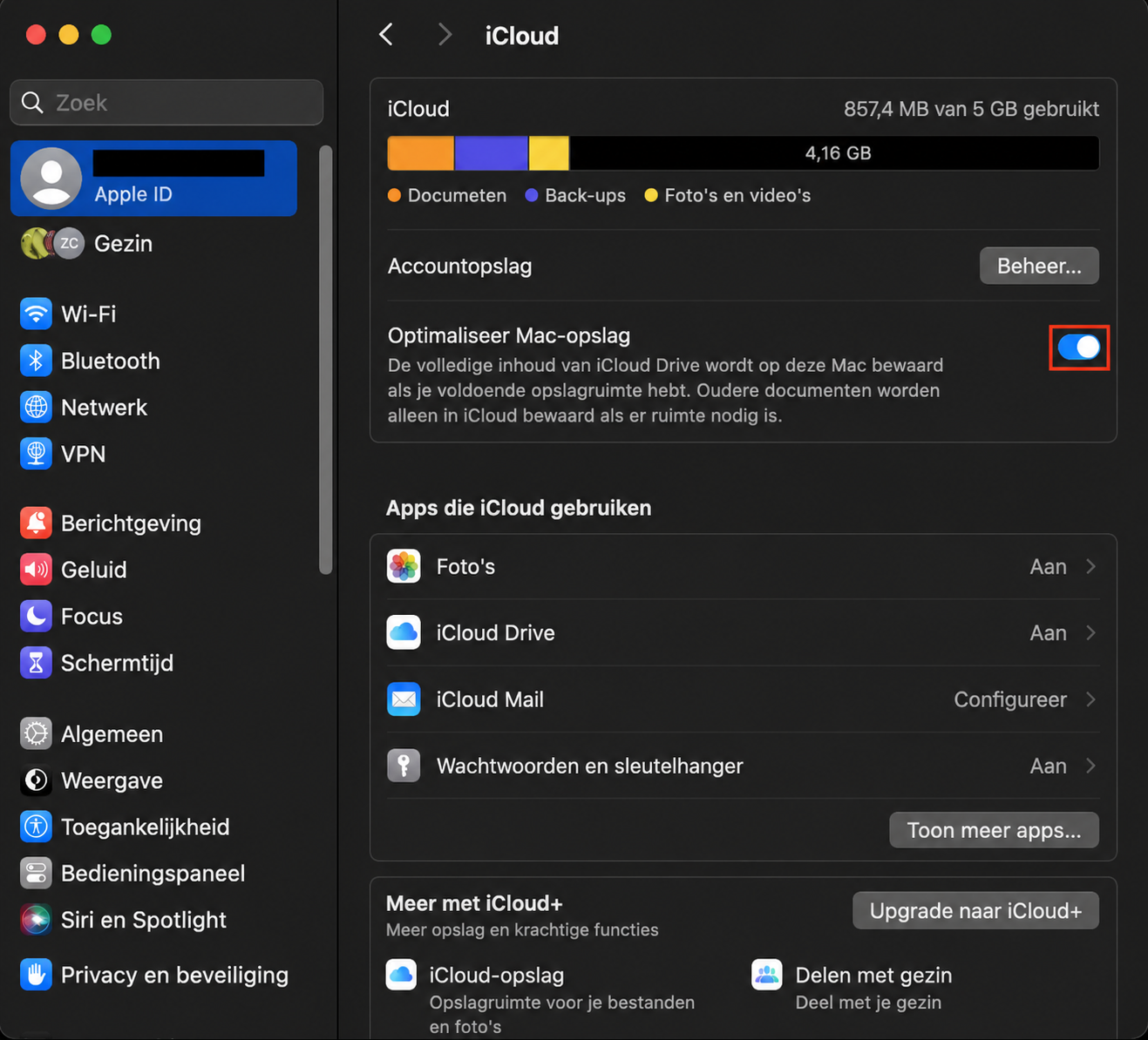 Als iCloud Drive neemt te veel opslag in op de Mac, schakel je Geoptimaliseerde opslag in door op de schakelaar Mac-opslag optimaliseren te klikken.