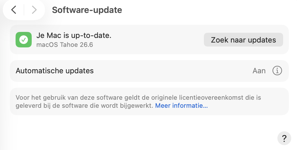 Controleer je macOS-updates om cameraproblemen op een Mac op te lossen. Om macOS bij te werken, ga je naar Systeemvoorkeuren en selecteer je Software-update. Als er een upgrade beschikbaar is, zie je een bijbehorende knop.