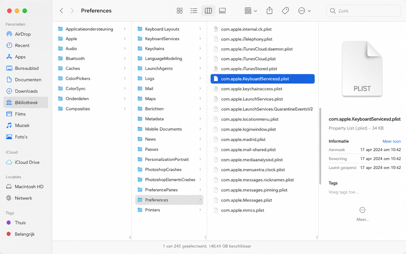 De map Voorkeuren geopend als resultaat van het vorige commando, met het bestand com.apple.keyboardtype.plist geselecteerd om te worden verwijderd