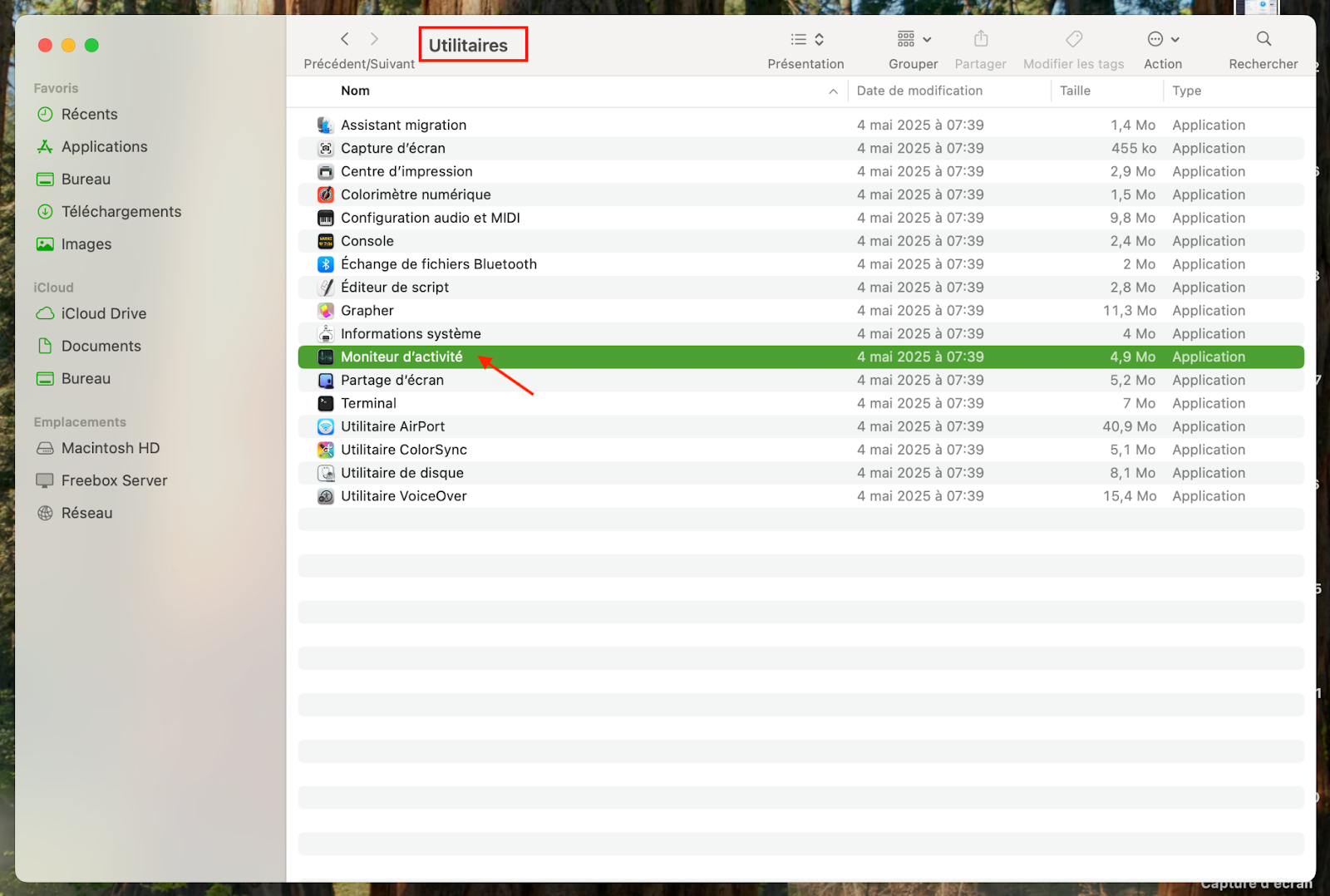 Le sous-dossier Utilitaires se trouve dans le dossier Applications du Finder sur macOS Monterey. Effectuez un double-clic sur le Moniteur d'activité pour lancer l'application.