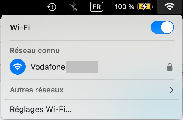 Pour vous assurer que votre Mac est correctement connecté à Internet, commencez par vérifier votre connexion réseau en cliquant sur l'icône Wi-Fi. Elle a généralement la forme d'un éventail ou d'un radar. Si l'icône est remplie de noir ou de gris, vous êtes connecté à un réseau. Si elle est vide ou barrée d'un trait, vous n'êtes pas connecté.