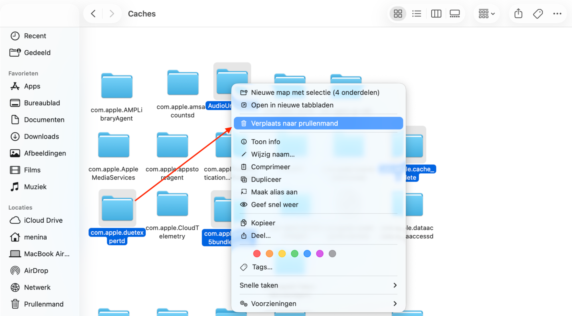 Finder op de Mac toont de map ‘Caches’, waarin alle tijdelijke bestanden worden opgeslagen. Nadat je de bestanden hebt geselecteerd die je wilt verwijderen, klik je met de rechtermuisknop en kies je ‘Verplaats naar prullenmand’.