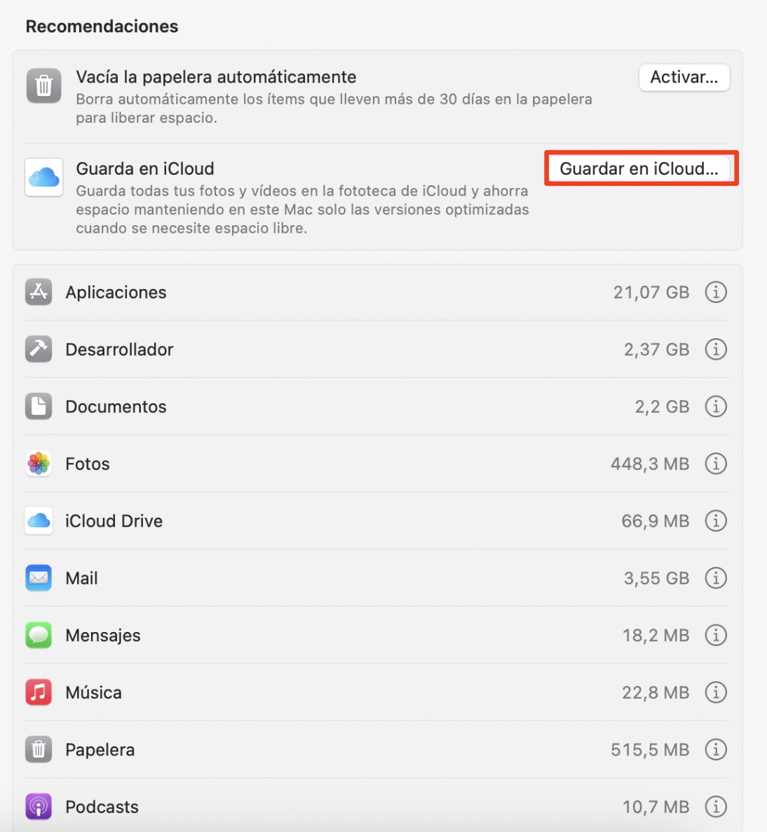 Utiliza iCloud para optimizar el almacenamiento de tu Mac. Ve a Recomendaciones, como se describe más arriba, y en Recomendaciones, haz clic en el botón Guardar en iCloud.