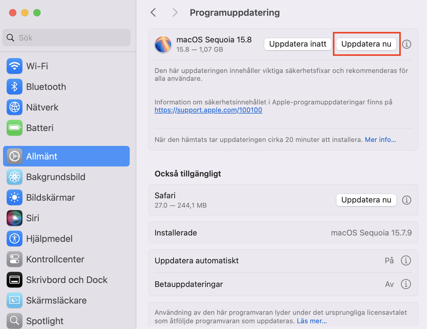 För att uppdatera din Mac till den senaste versionen av macOS, välj Allmänt i sidofältet till vänster och välj sedan Programuppdatering till höger.