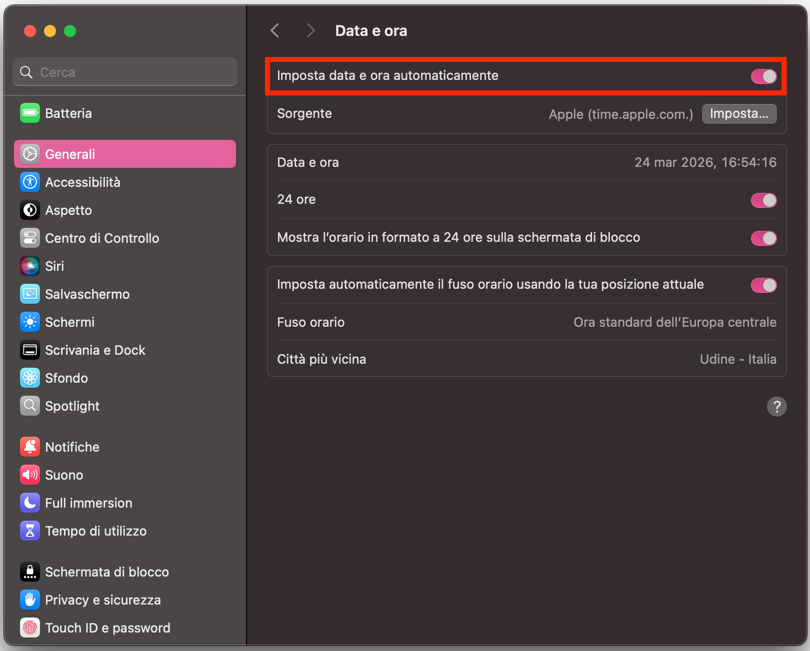 Controlla la data e l’ora sul Mac. Apri Preferenze e seleziona Data e ora. Fai clic sul lucchetto nell’angolo in basso a sinistra per consentire le modifiche, quindi inserisci la password del Mac. Seleziona la casella accanto a Imposta il fuso orario automaticamente usando la posizione attuale.