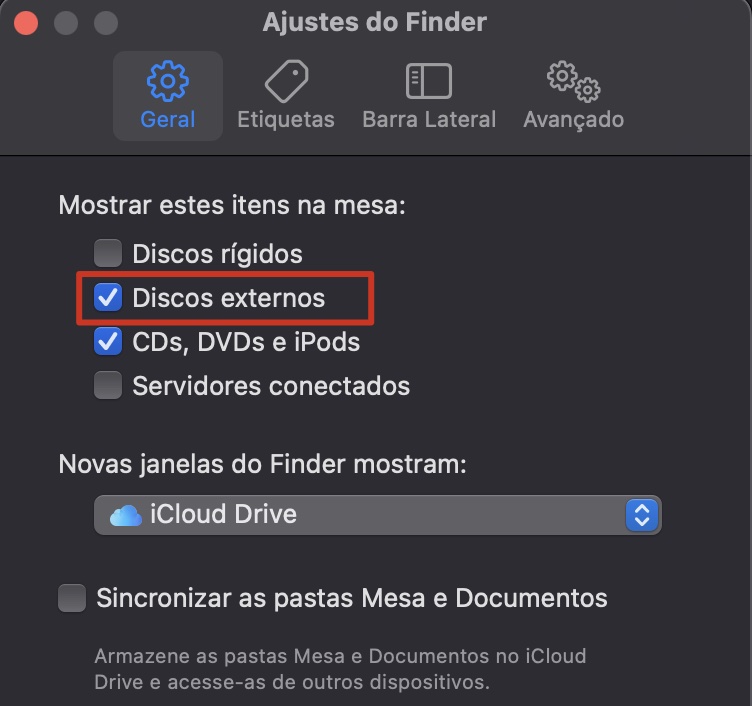 A janela de Ajustes do Finder está aberta em um Mac. Selecione Geral e ative a opção Discos externos para encontrar um disco rígido externo no Mac.