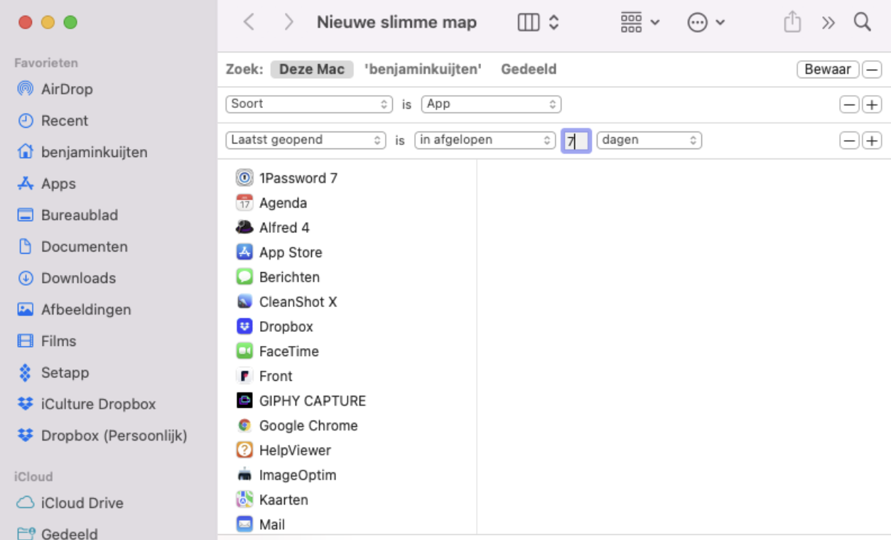 Finder op de Mac toont de functie  Slimme map. Selecteer een bestandstype en sorteer de lijst alfabetisch om dubbele mappen te vinden.