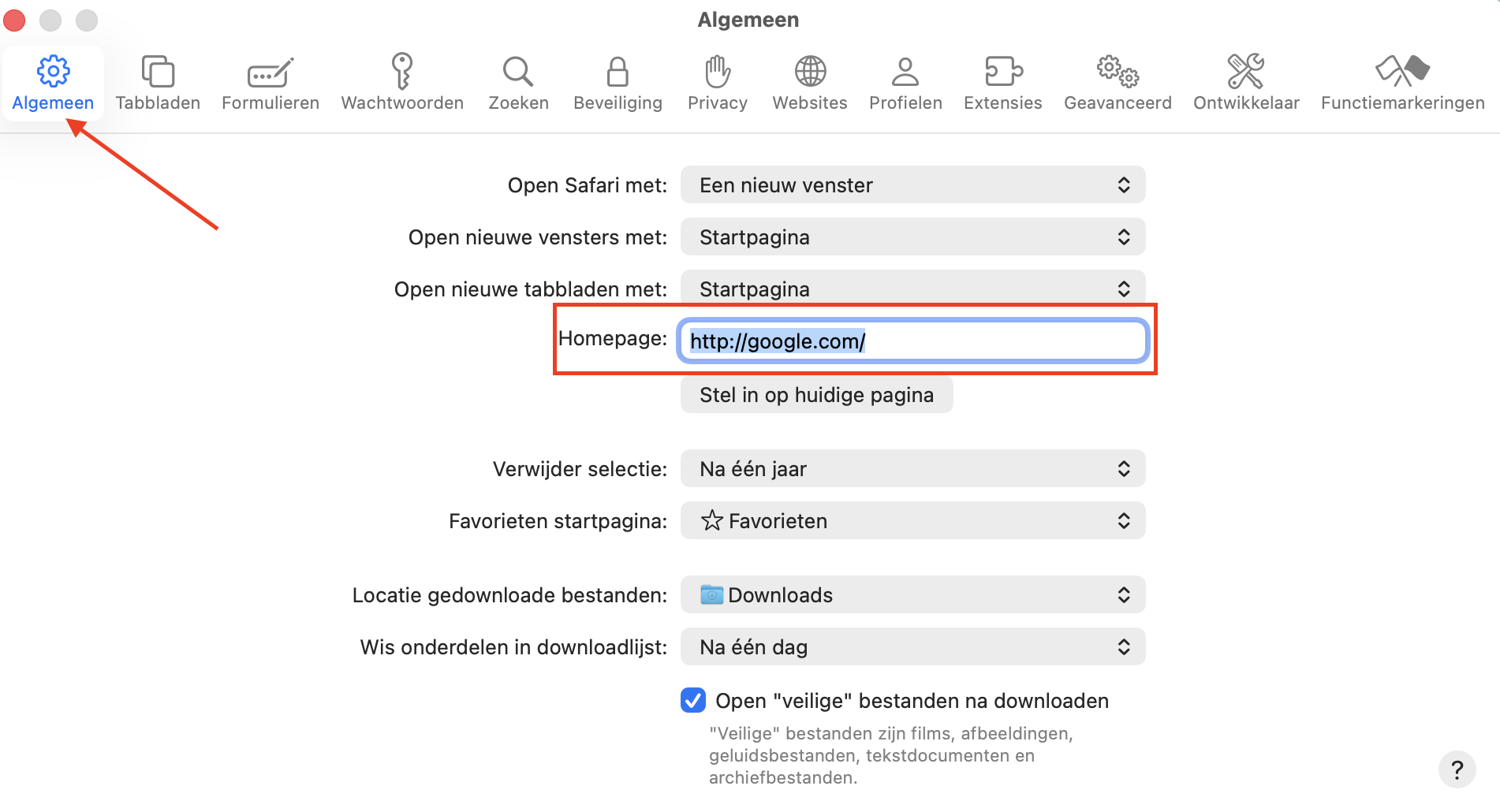 Het menu Algemeen in Safari op Mac. Controleer je Startpagina en voer indien nodig een nieuwe in.
