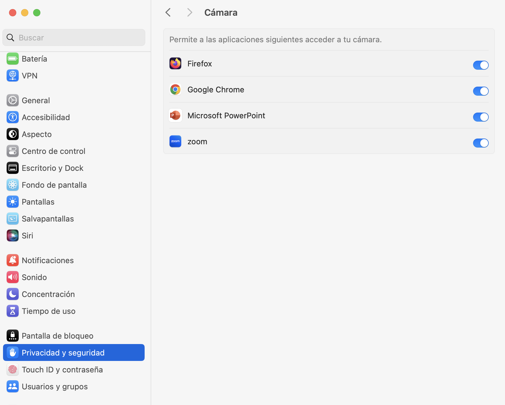 Asegúrate de que Zoom en tu Mac tiene todos los permisos necesarios. Compruébalos haciendo clic en el logotipo de Apple en la parte superior izquierda y seleccionando Ajustes del Sistema. Asegúrate de que Zoom en tu Mac tiene todos los permisos necesarios. Compruébalos haciendo clic en el logotipo de Apple en la parte superior izquierda y seleccionando Ajustes del Sistema.