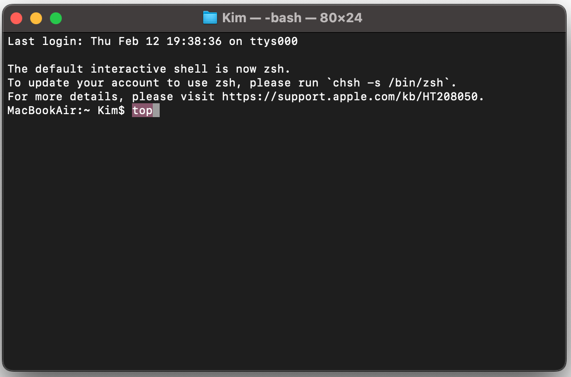 Inserendo il comando top, il Terminale su Mac mostrerà l’elenco in tempo reale di tutti i processi attivi, con informazioni su utilizzo della CPU, memoria e attività di sistema.