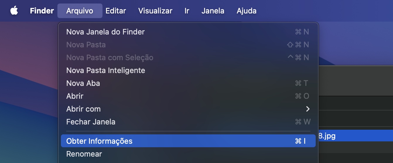 O Finder no Mac exibindo a janela de arquivos. Com a pasta do Lixo aberta, selecione Obter Informações para ver mais detalhes, incluindo o tamanho.