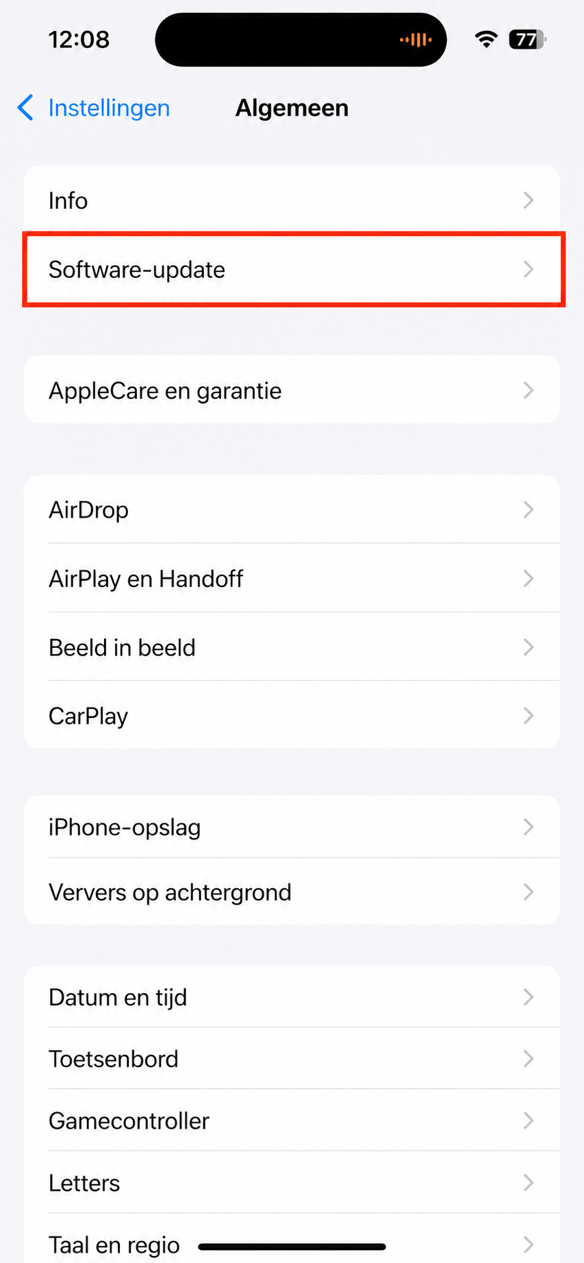 Het menu Algemeen in Instellingen op iPhone. Tik op Software-update om iOS bij te werken.