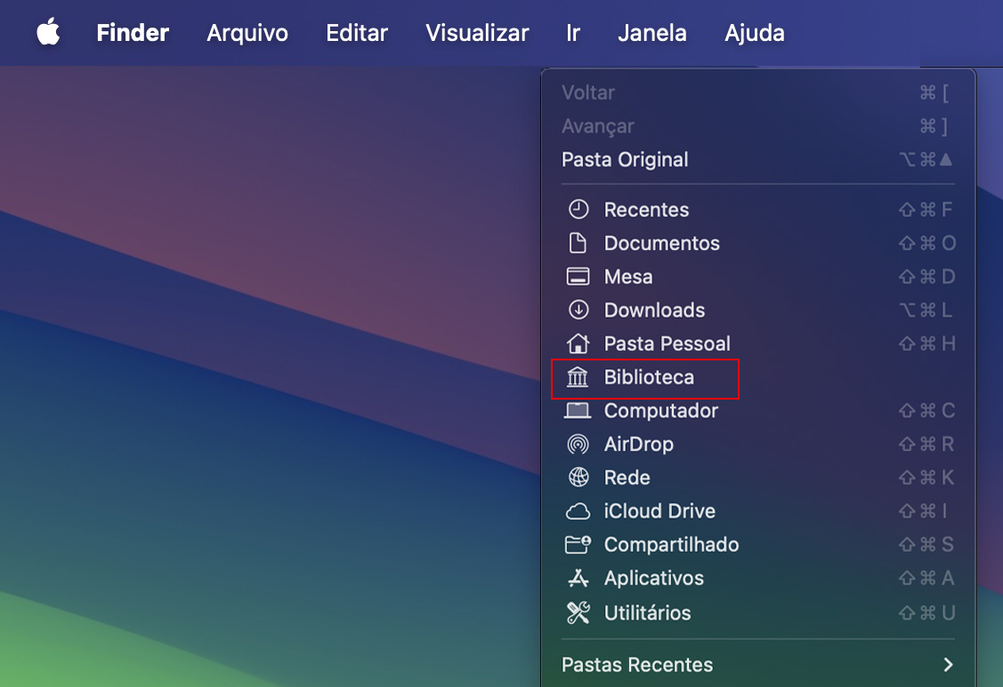 Na aba Ir do menu do seu Mac, encontre a opção Biblioteca e clique nela para abrir a pasta correspondente.