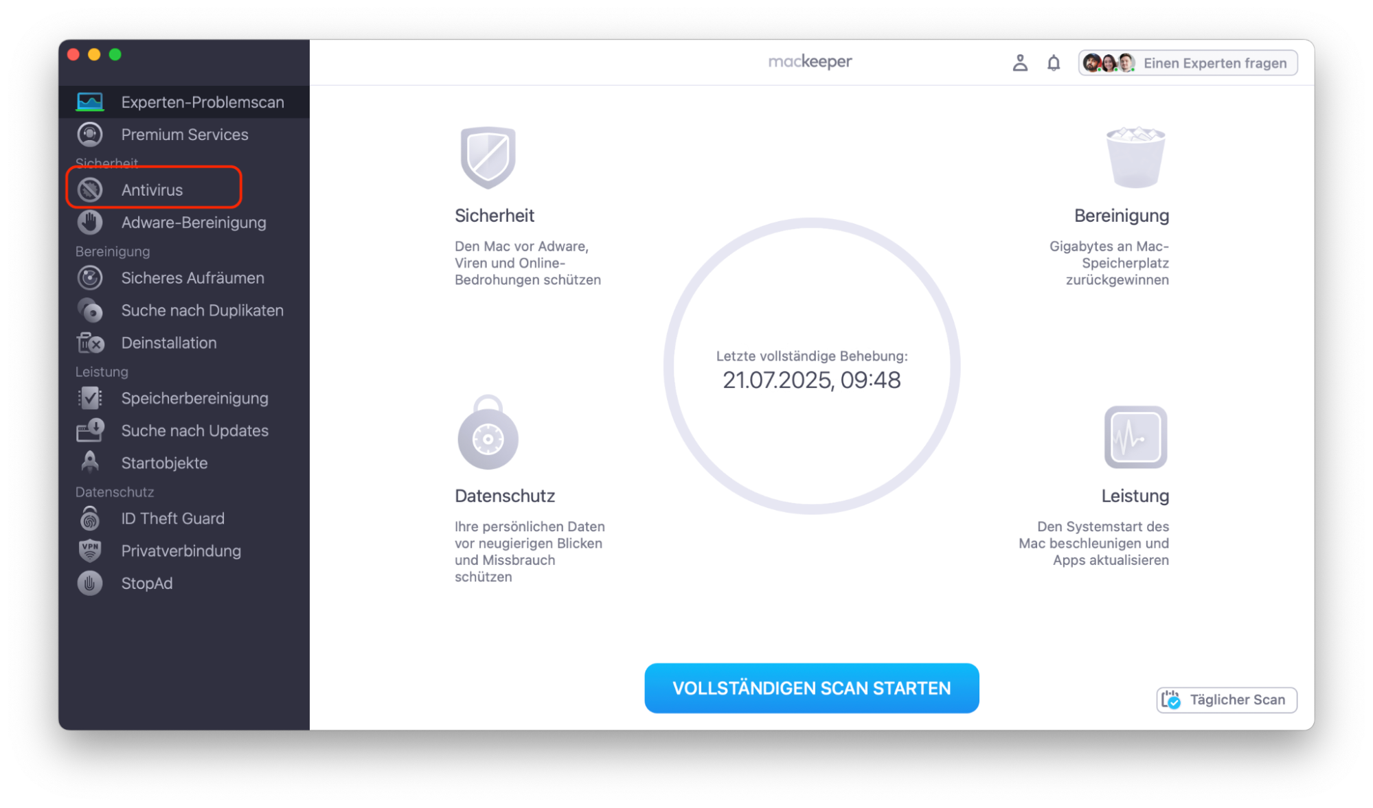 Überprüfen Sie Ihr MacBook auf Malware und entfernen Sie diese, um zu verhindern, dass Ihr Bildschirm beobachtet wird. Öffnen Sie dazu MacKeeper und gehen Sie in der Seitenleiste zu Sicherheit > Antivirus.