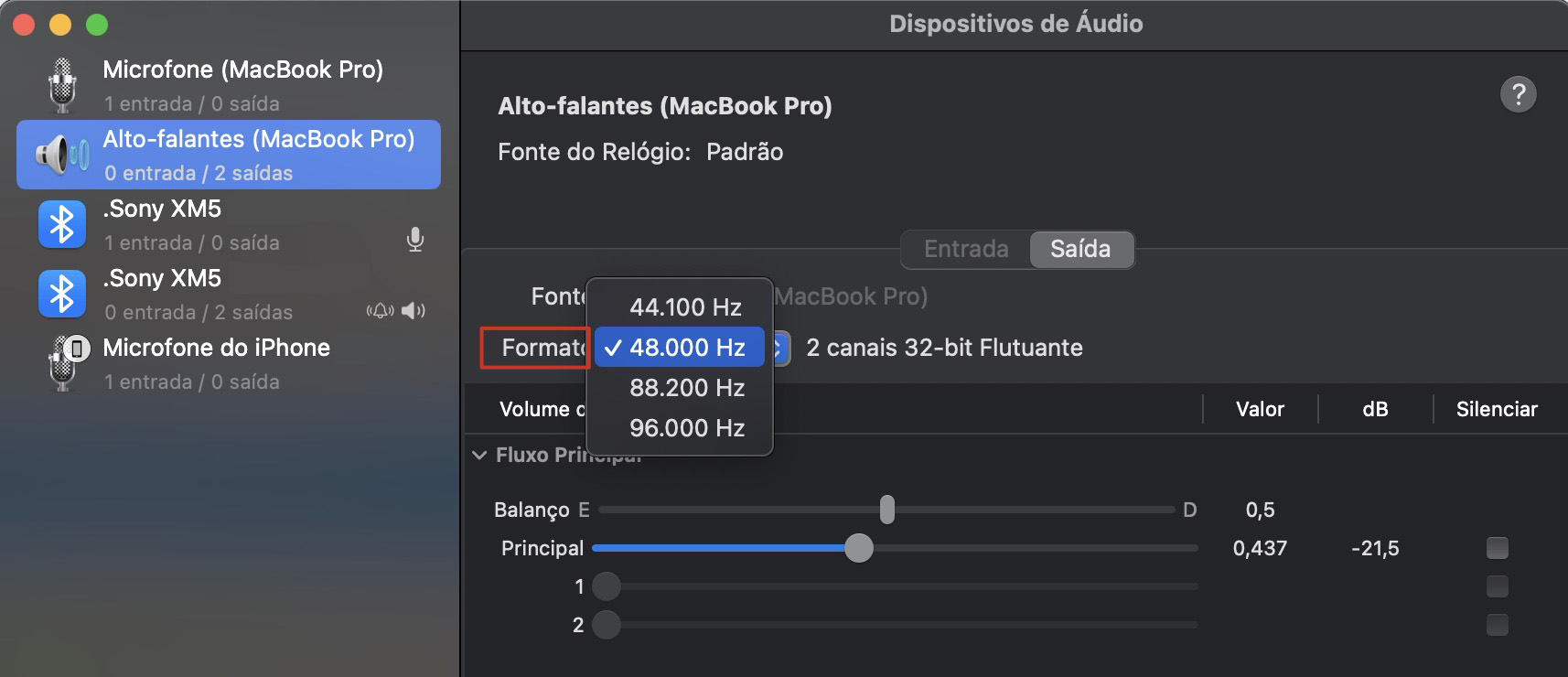 Você pode escolher entre diferentes taxas de amostragem para os alto-falantes do seu MacBook Pro. Basta selecionar a opção de sua preferência e, se necessário, testar para ver qual funciona melhor.