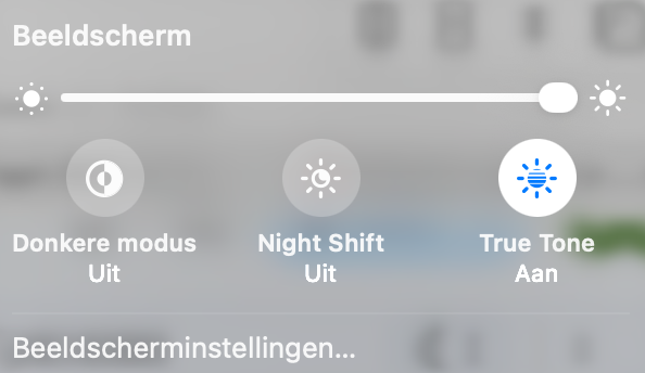 De opties voor ‘Beeldschermen’ in het Bedieningspaneel van een MacBook. Onderdeel van de instructies om problemen met een haperend MacBook-scherm op te lossen.