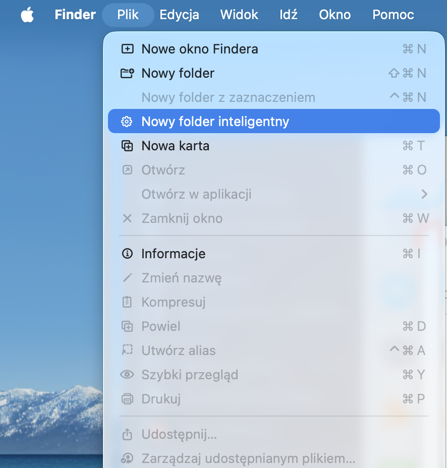 Znajdź i ręcznie usuń zduplikowane pliki w Finderze. Aby to zrobić, kliknij Finder w Docku i wybierz Plik > Nowy folder inteligentny na pasku menu.