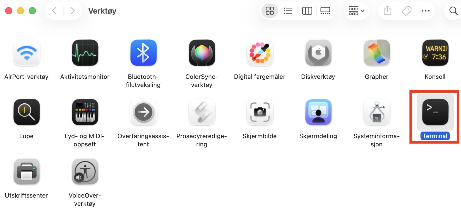 Mappen Verktøy inne i Apper på Mac, som viser Terminal-ikonet. Åpne Terminal for å frigjøre RAM-minne på Macen din.