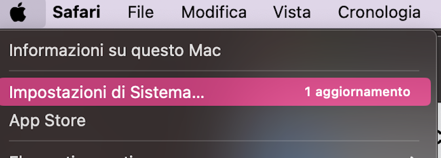 Per liberare spazio sul disco del tuo Mac e velocizzare un avvio lento, clicca sull’icona Apple e seleziona Impostazioni di sistema.