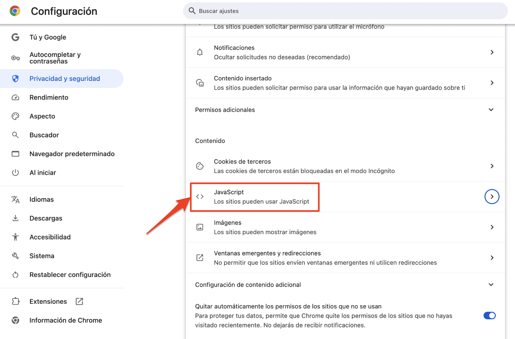 En la configuración de contenido verás la opción JavaScript si tu navegador es compatible. Haz clic en ella para abrir su configuración de permisos.
