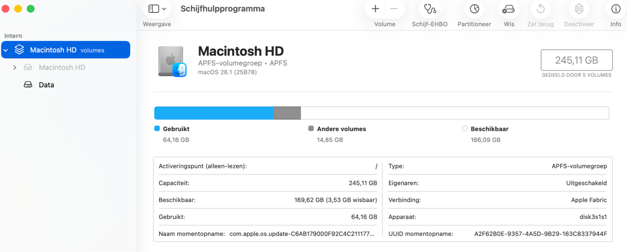 Open de Schijfhulpprogramma-app via Programma’s > Hulpprogramma’s. Met deze tool zie je een lijst van de interne en externe schijven die momenteel met je Mac zijn verbonden.