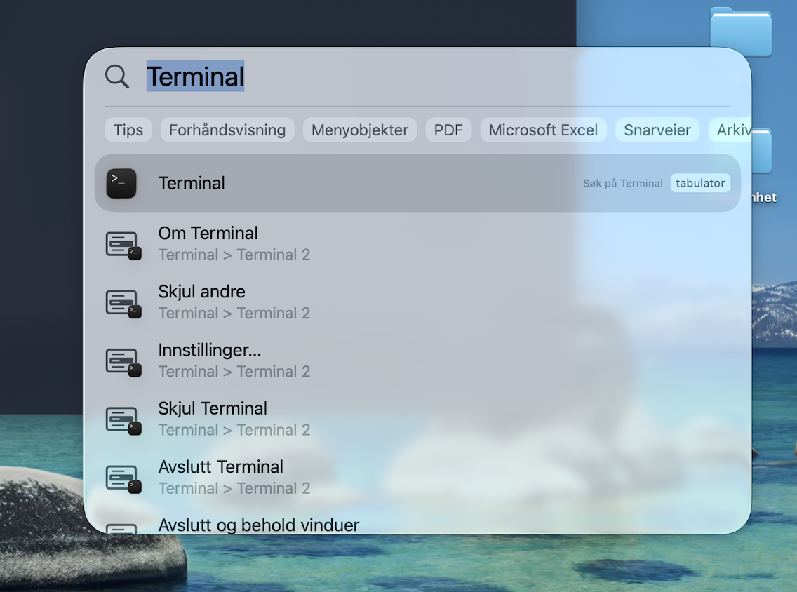 For å tvinge avslutning av en app i Terminal, åpne først Terminal ved å trykke cmd + space for å åpne Spotlight-søk. Skriv deretter inn Terminal i søkefeltet og trykk Enter.