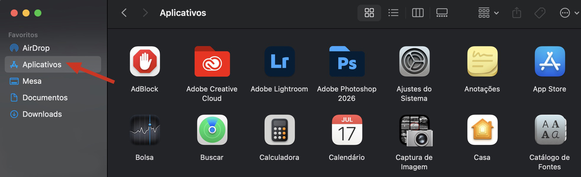Uma lista de pastas do sistema dentro do Finder no Mac. Selecione Aplicativos para encontrar e excluir aplicativos maliciosos do seu Mac.