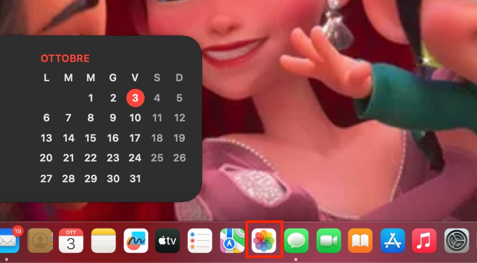L’app Foto è evidenziata in rosso su Mac. È l’app da selezionare per iniziare a eliminare foto su Mac.