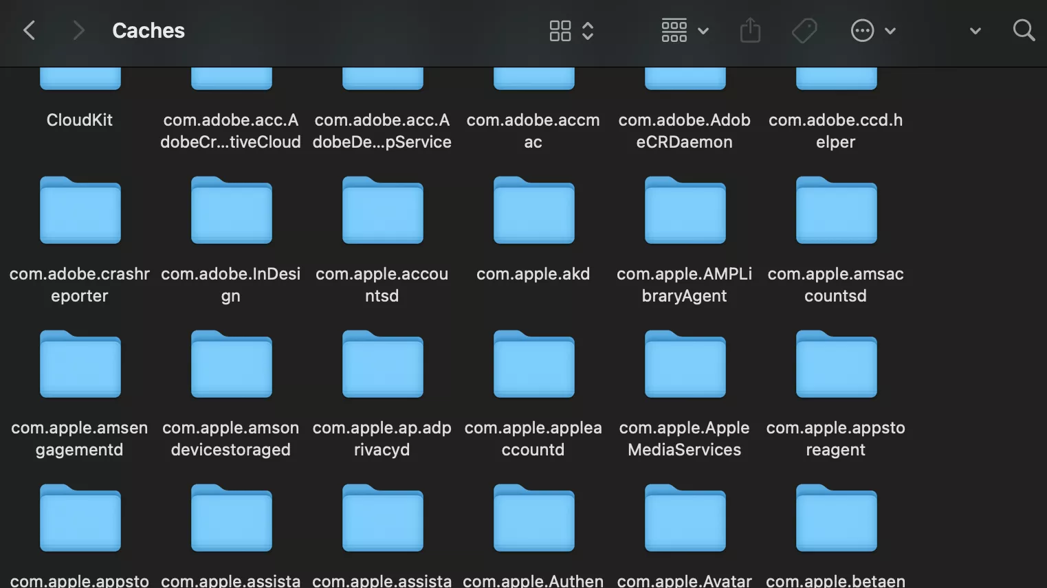 Selecteer in de map ~/Library/Caches/ alle bestanden en submappen, verplaats ze dan naar de Prullenmand om gecachte gegevens te wissen en geheugen vrij te maken.
