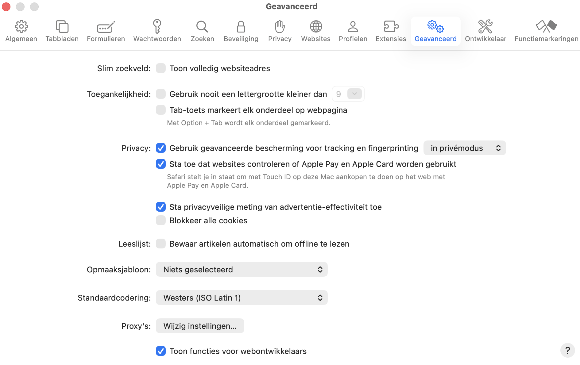 In de Safari-instellingen kun je functies voor webontwikkelaars inschakelen. Hierdoor verschijnt er een nieuwe optie in de menubalk van Safari met de naam 'Ontwikkel'.