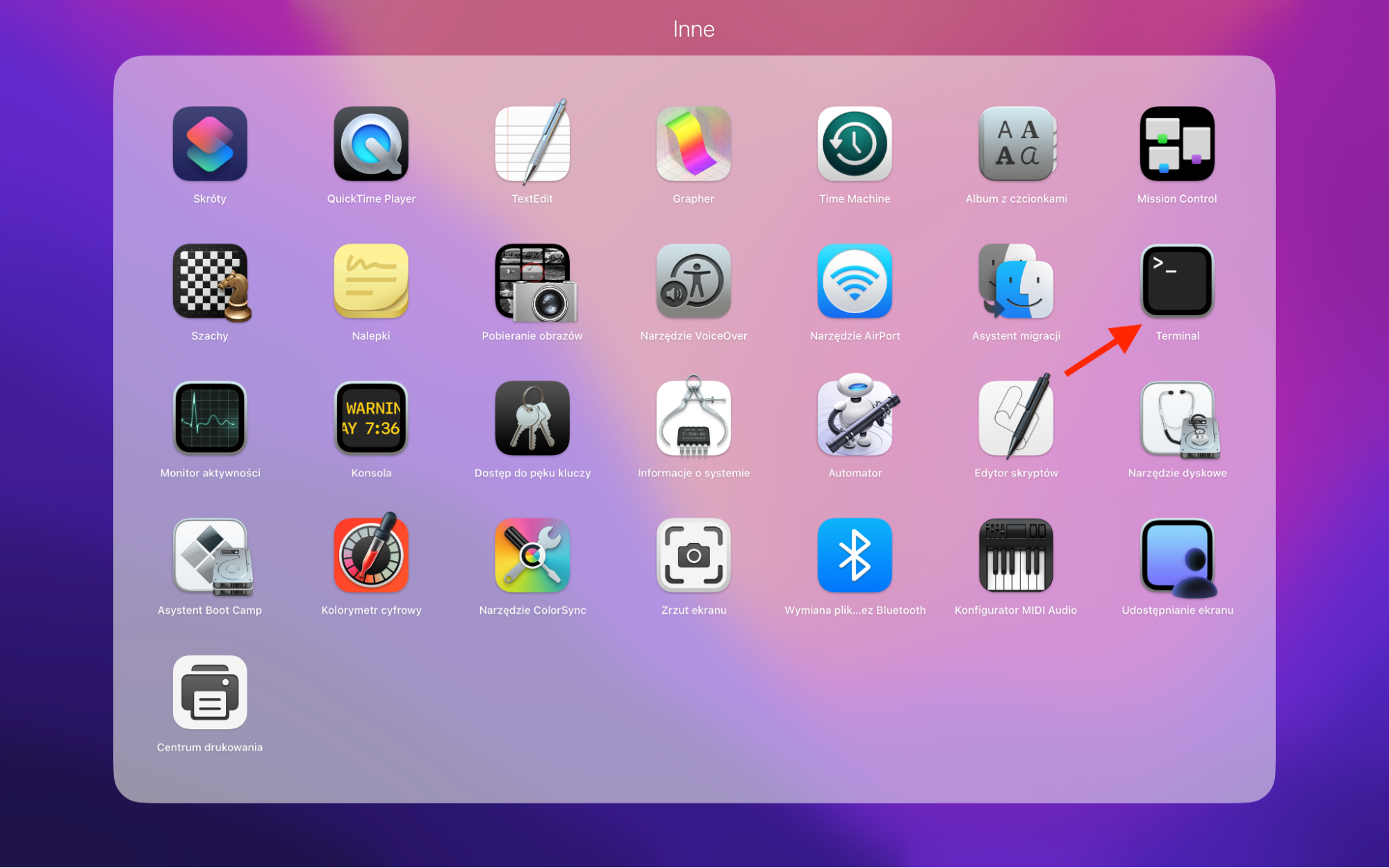Folder Inne w Launchpadzie na Macu z widocznym ikoną Terminala. Otwórz Terminal, aby zwolnić pamięć RAM na Macu.