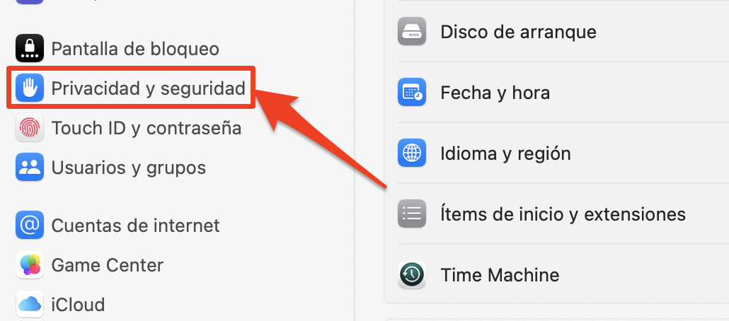 Desactiva los permisos de grabación de pantalla para aplicaciones de terceros cuando tu pantalla esté siendo observada. Para ello, abre los ajusres del sistema y ve a la opción General > Privacidad y seguridad.