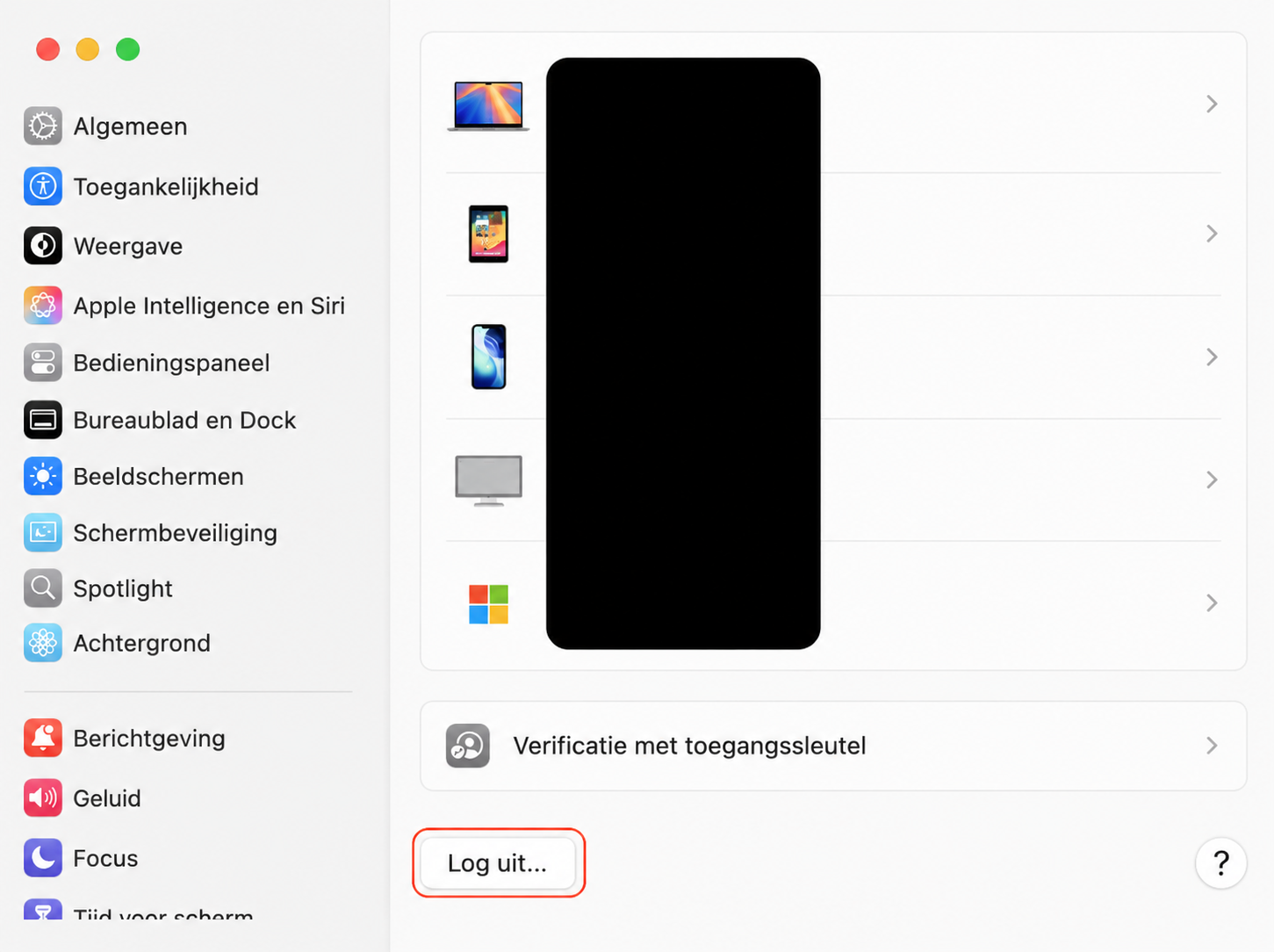 Maak een reservekopie van belangrijke bestanden, open Systeeminstellingen > Apple Account en kies Log uit om je Mac los te koppelen van iCloud en gekoppelde Apple diensten.