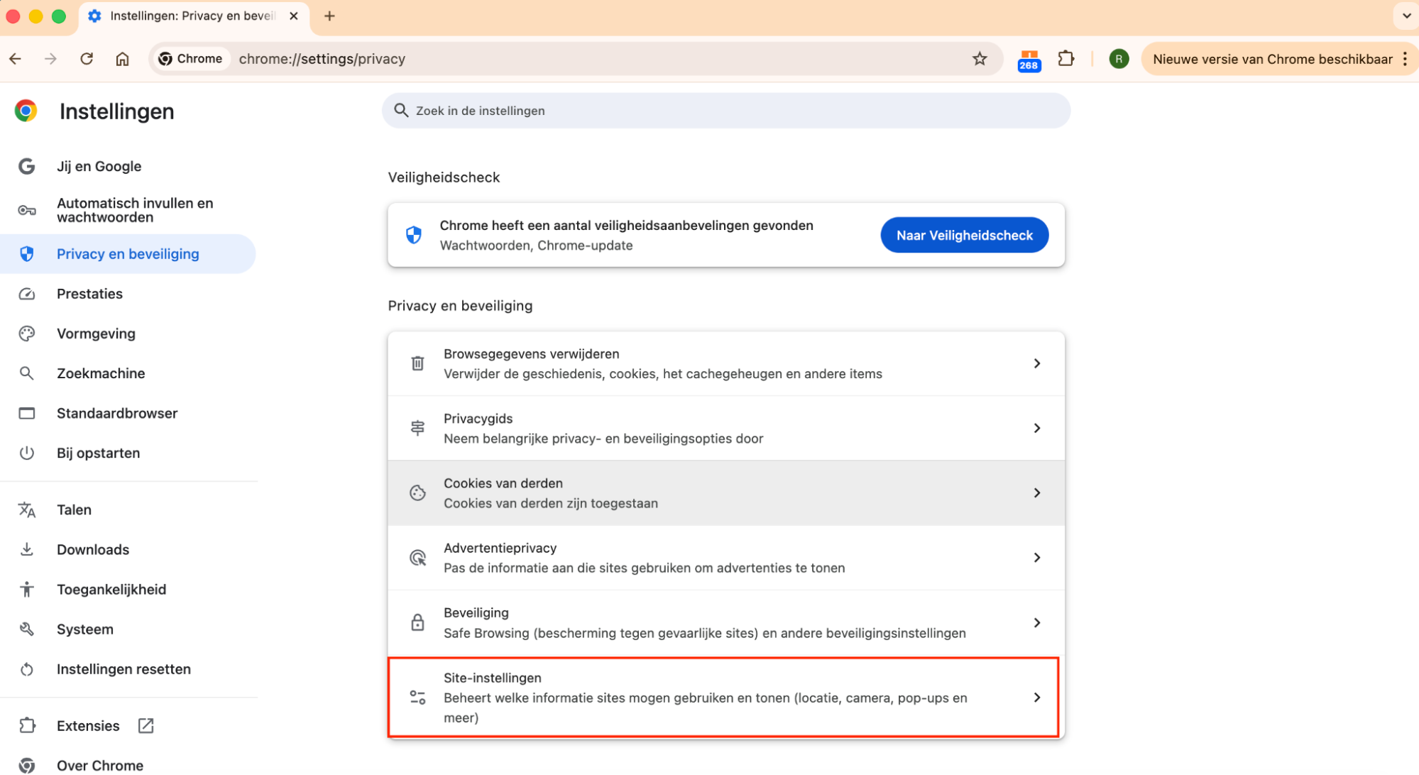 Klik in de Chrome-instellingen op ‘Privacy en beveiliging’ en ga daarna naar ‘Site-instellingen’. Daar kun je verschillende aspecten van het websitegedrag beheren.