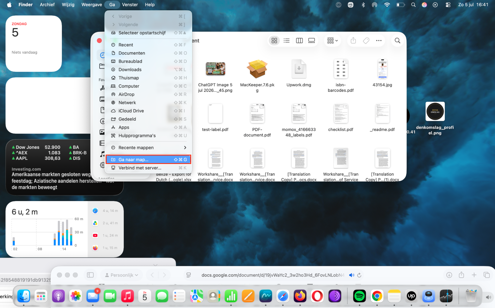 Klik in Finder op het menu Ga bovenaan het scherm en selecteer Ga naar map om snel toegang te krijgen tot specifieke systeem- of applicatiemappen.