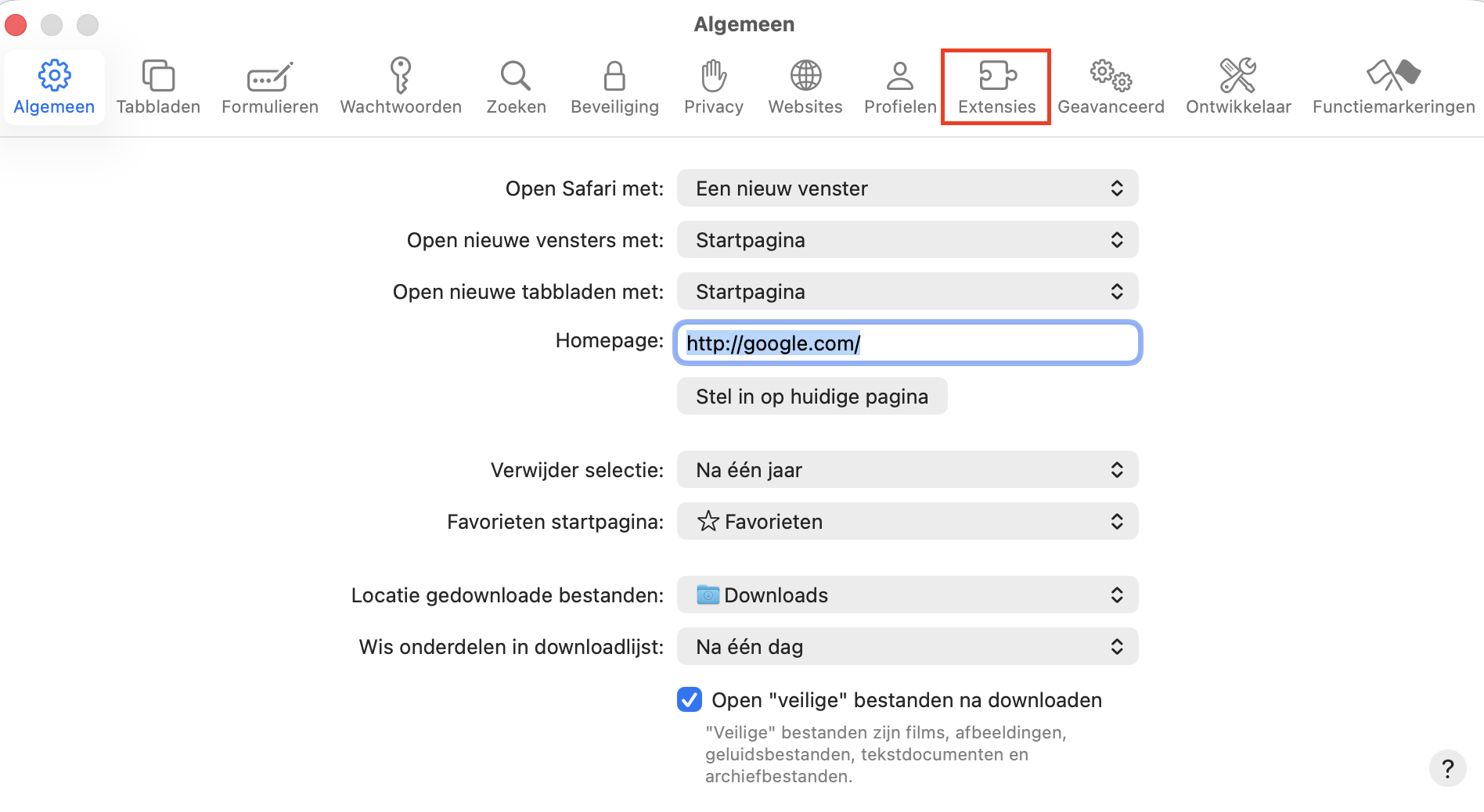 Om door te gaan met het verwijderen van onnodige extensies op je Mac, ga je in de Safari-voorkeuren naar het tabblad ‘Extensies’ en klik je daarop.