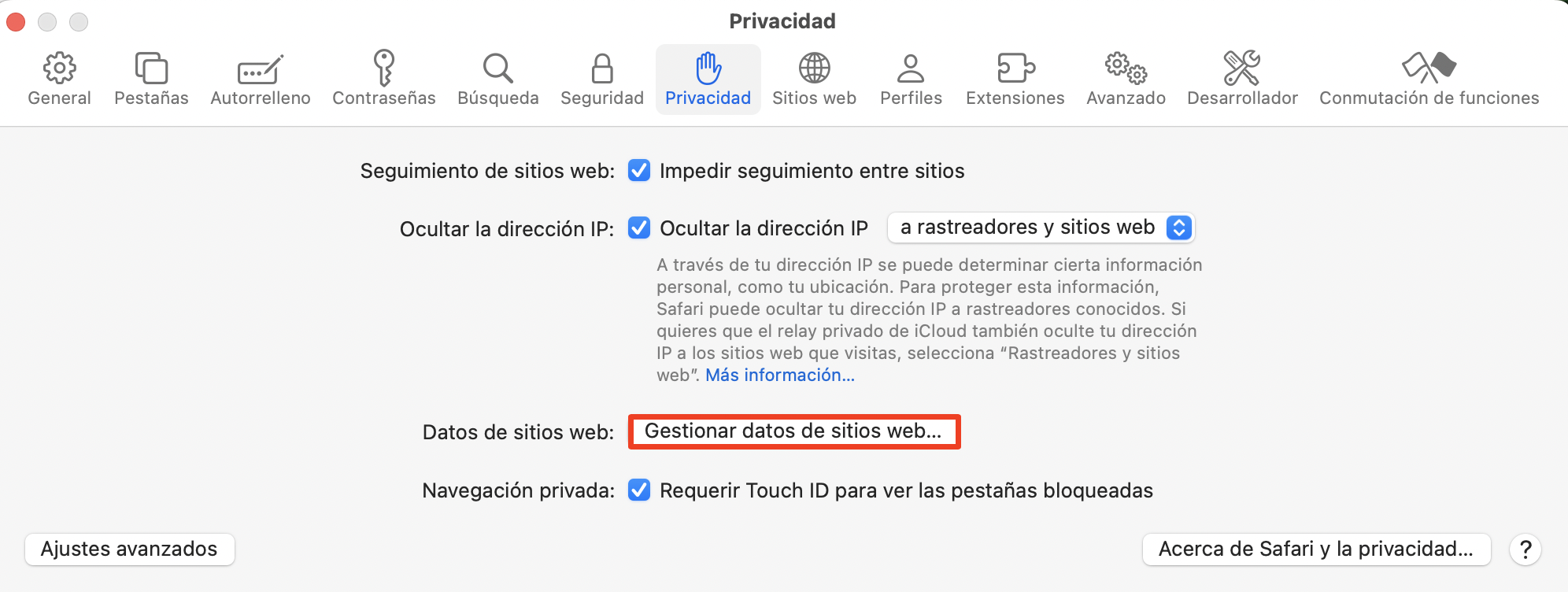Configuración de privacidad de Safari en un Mac, con la opción Administrar datos del sitio web resaltada. Cómo arreglar servicio de cuentas quiere usar el llavero de inicio de sesión.